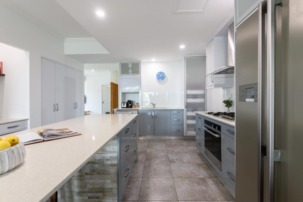 Island Views Beachfront Apartments Palm Cove Luaran gambar