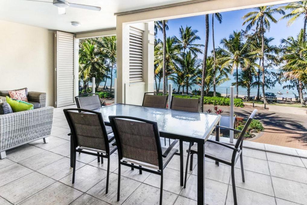 Island Views Beachfront Apartments Palm Cove Luaran gambar