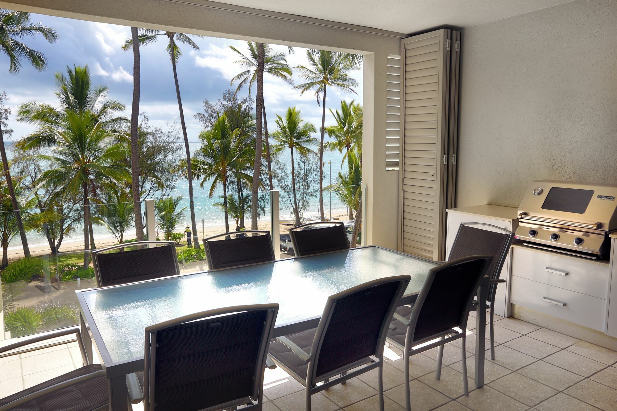 Island Views Beachfront Apartments Palm Cove Luaran gambar