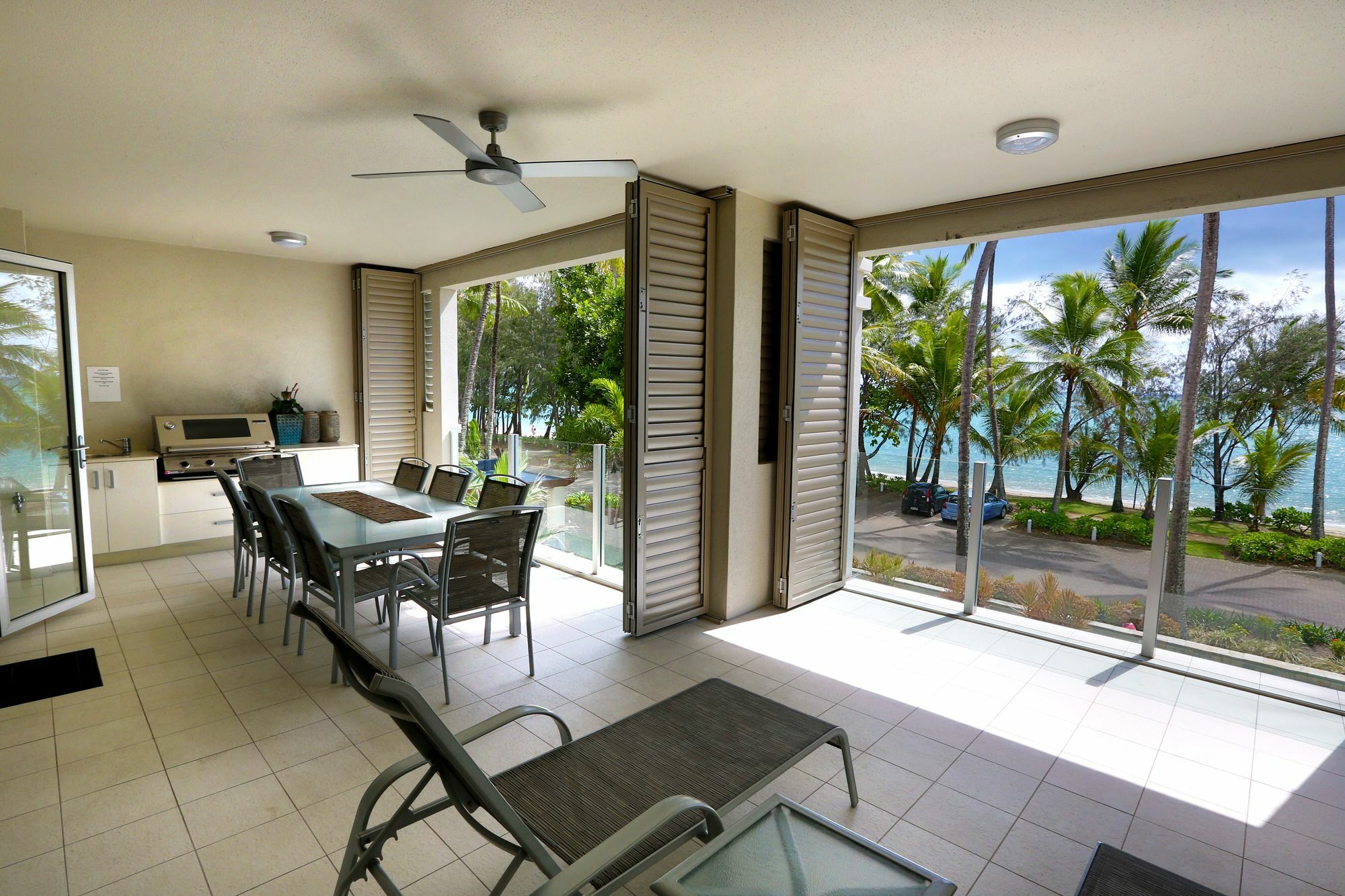 Island Views Beachfront Apartments Palm Cove Luaran gambar