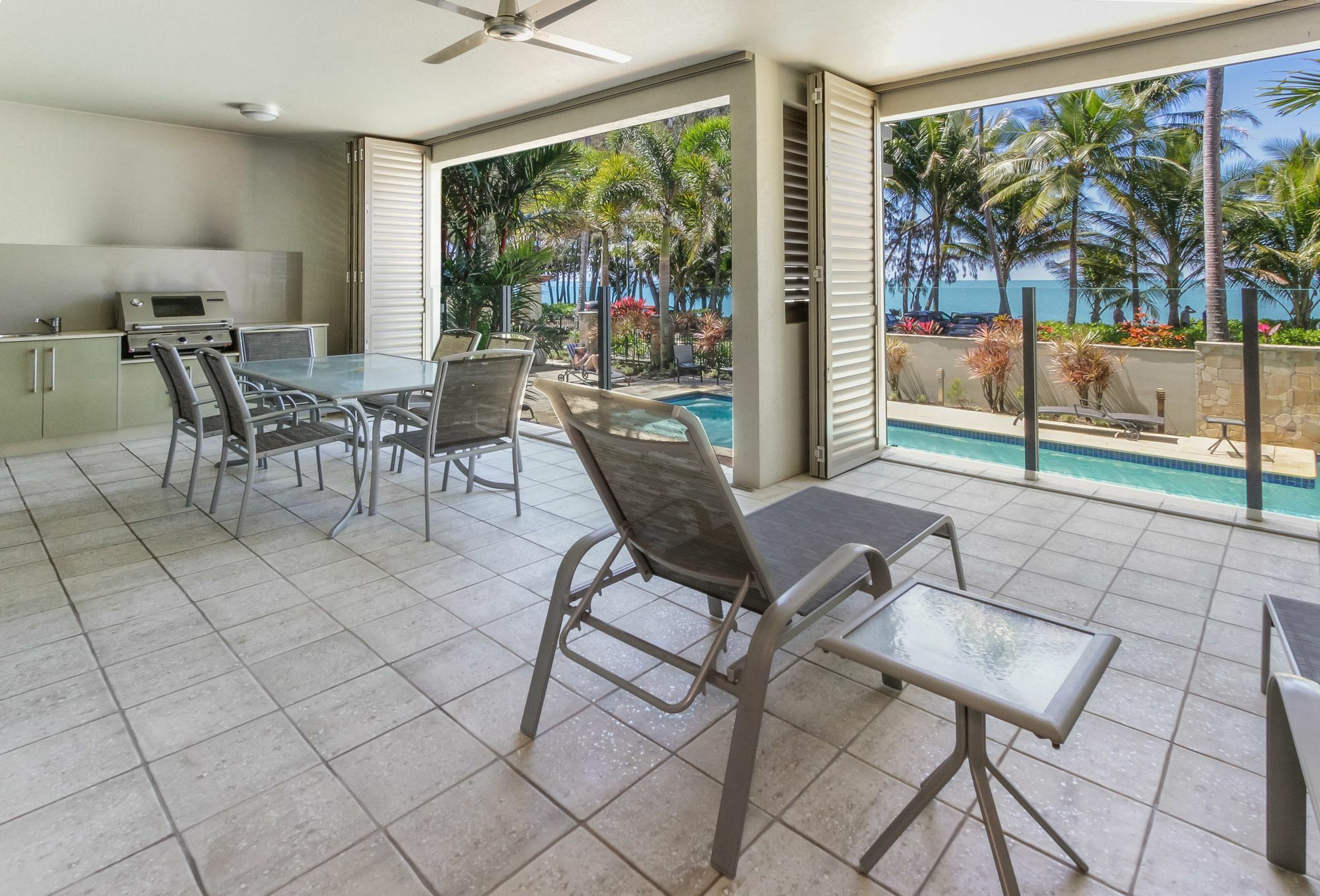 Island Views Beachfront Apartments Palm Cove Luaran gambar